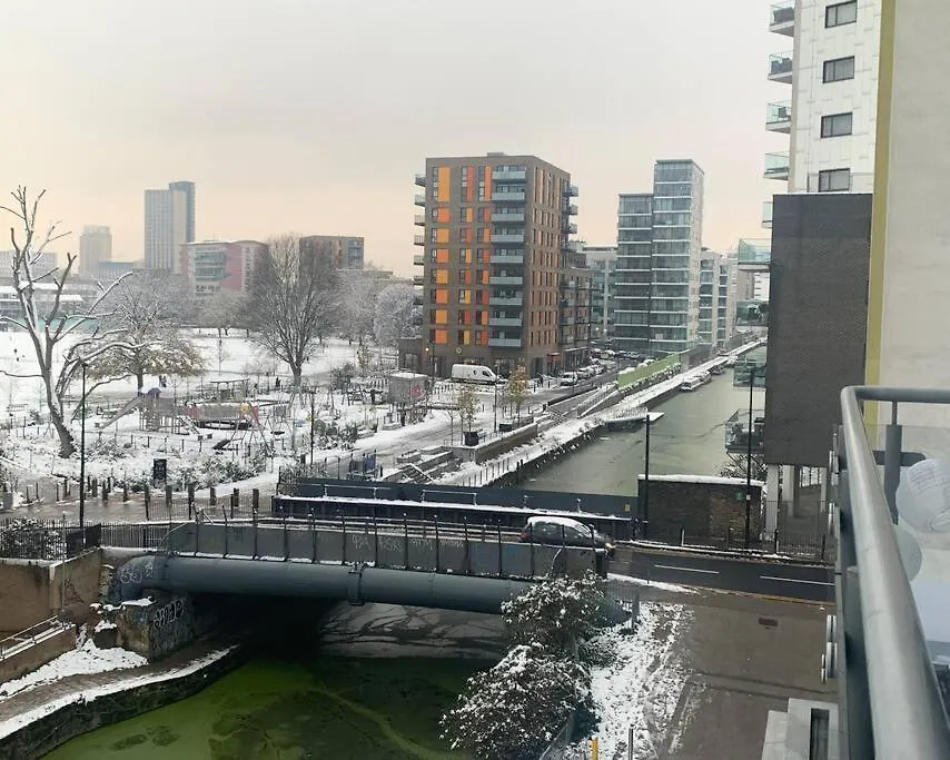 Canal Room London 0*,